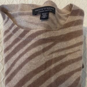 Saks Fifth Avenue long sleeve cashmere sweater. Brown/tan tiger print. Medium.